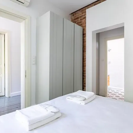 Bright Cool 2bed 2 Bath Airy #353 شقة