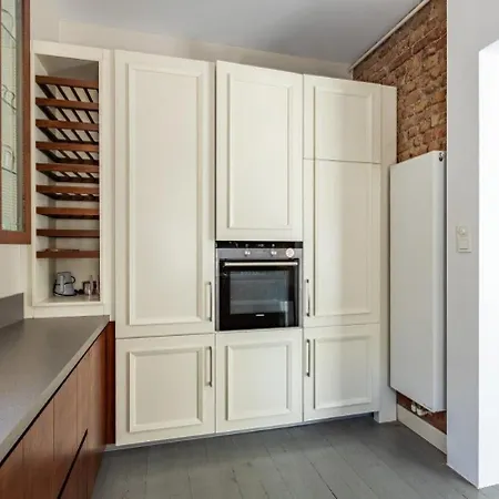 Bright Cool 2bed 2 Bath Airy #353 شقة