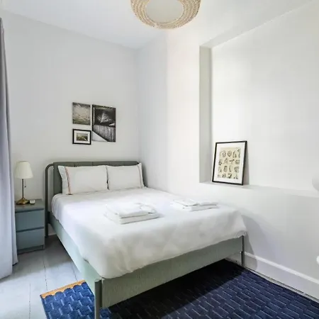 Daire Bright Cool 2bed 2 Bath Airy #353 *