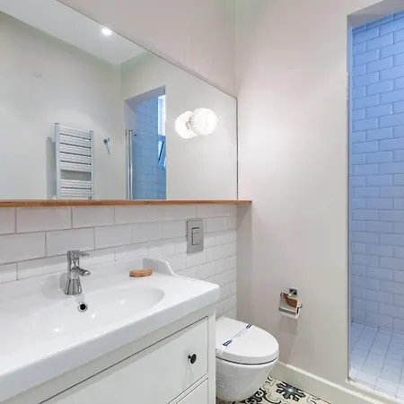 Apartment Bright Cool 2bed 2 Bath Airy #353